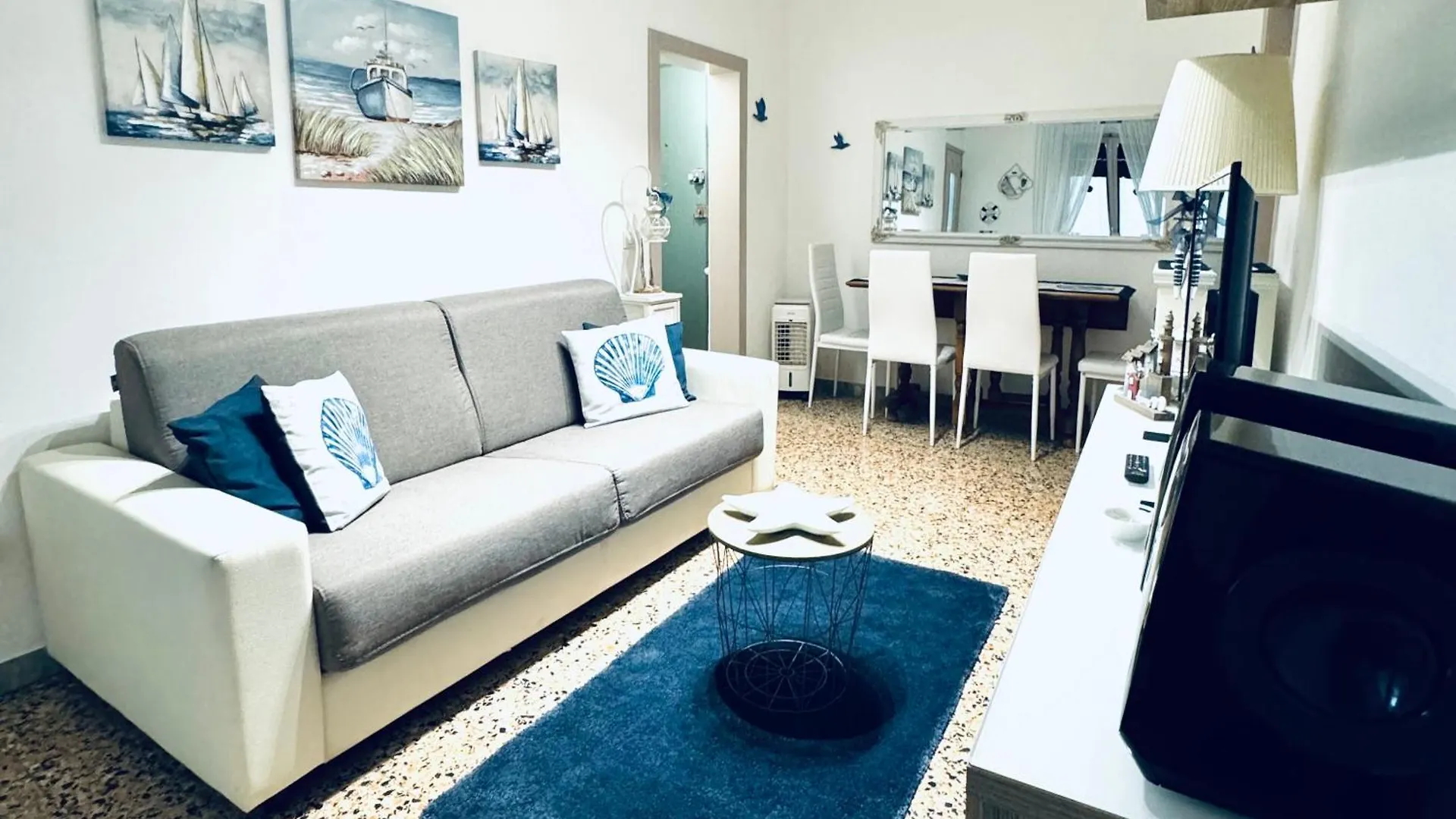 Casa Giro Apartment Carrara Italy